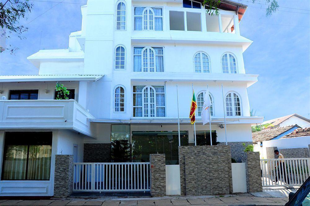 Royal Castle Hotel Negombo Exterior photo
