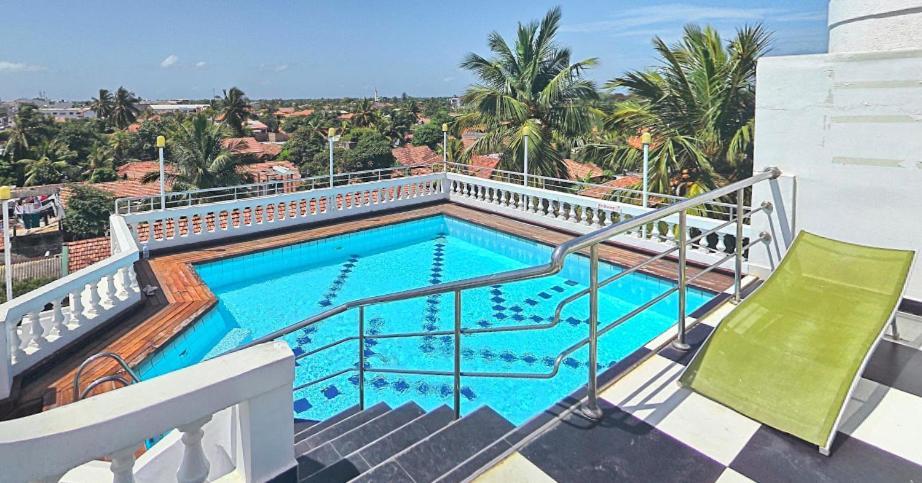 Royal Castle Hotel Negombo Exterior photo