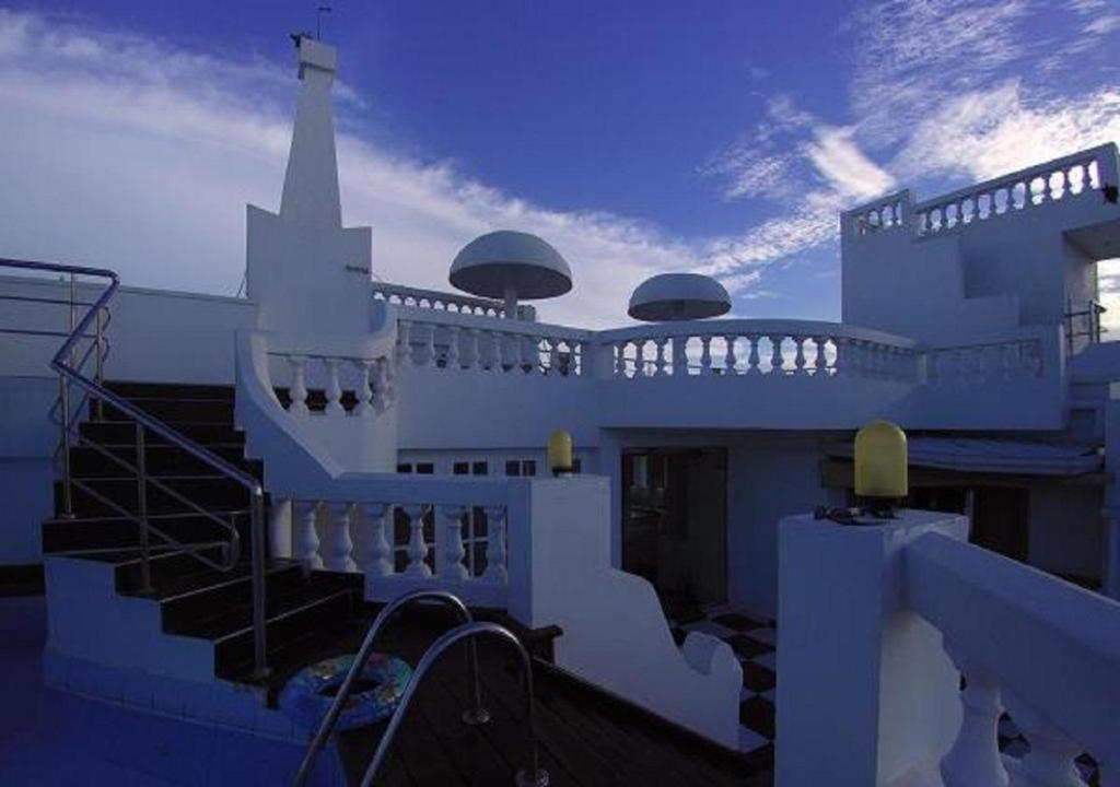 Royal Castle Hotel Negombo Exterior photo